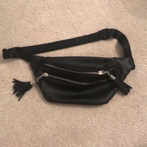 Black fanny pack